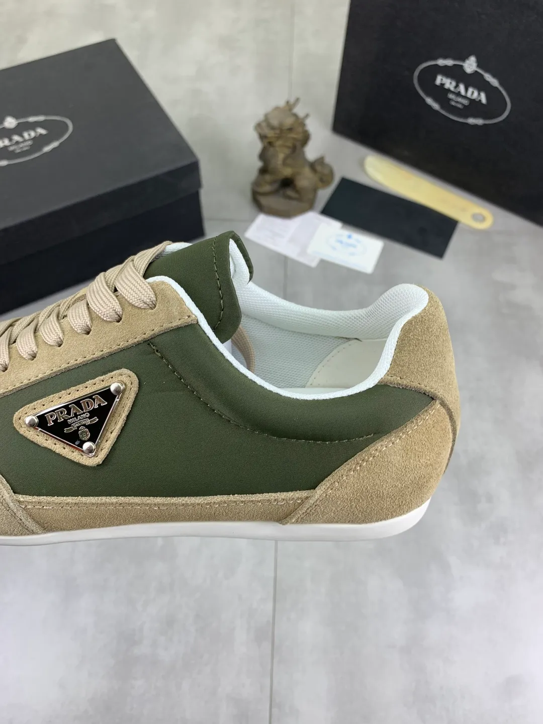 Men's Men's Shoes💰P440💰[New Style] The latest classic model of high-quality PRADA breathable and comfortable men's shoes has been launched on the official website in 1:1 reproduction, synchronized in Hong Kong counters and on the same catwalk; all made of calfskin with breathable mesh fabric ➕Imported soft and comfortable sheep Leather lining, 🍡🍡original 1:1 rubber outsole, non-slip and wear-resistant; comfortable to wear, attractive style, fine workmanship, and simple and neat shoe last, showing a man's courage and toughness, 👍size 38 to 44; 4️⃣colors🉑️ to choose from